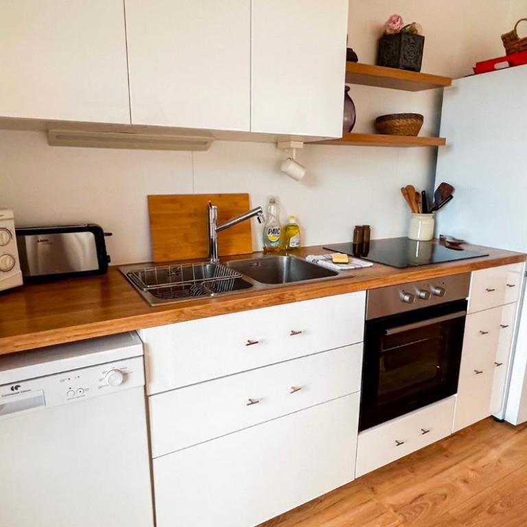 Private parking - AC - Secure residence - Appartement 2 Chambres - 6