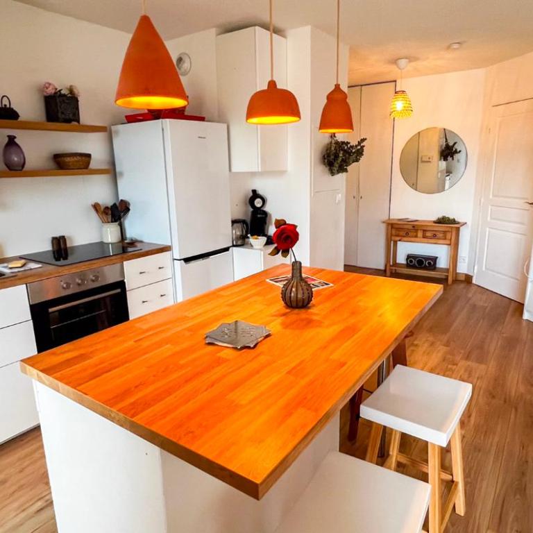 Private parking - AC - Secure residence - Appartement 2 Chambres - 5