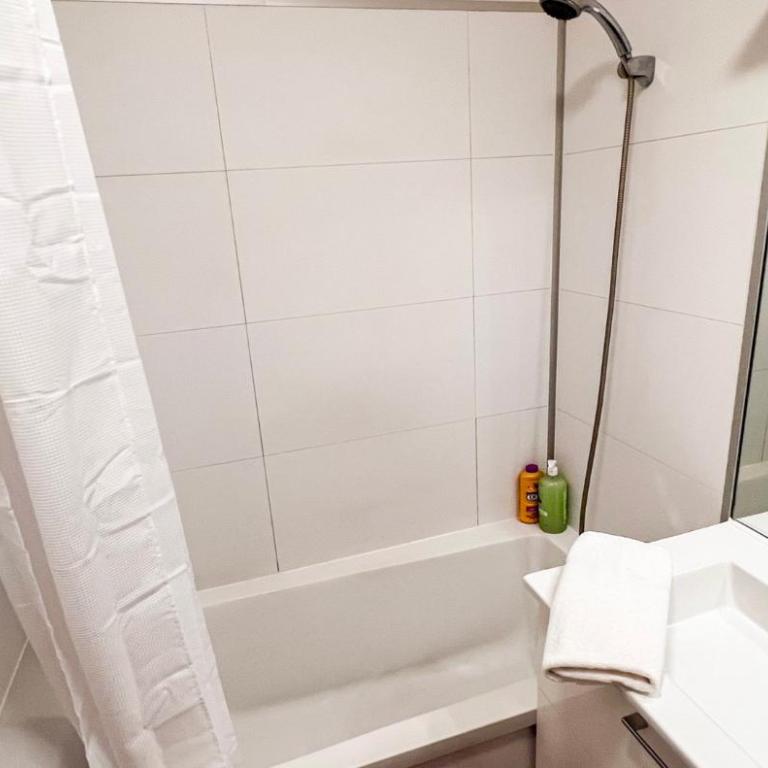 Private parking - AC - Secure residence - Appartement 2 Chambres - 34