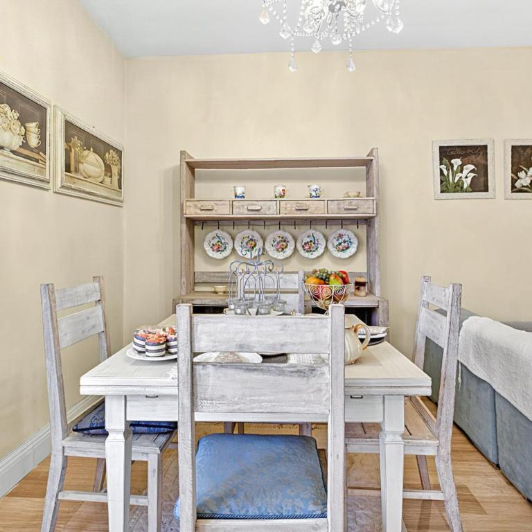 Chic Retreat with Park | Central Salò - Happy Rentals - Appartamento con Balcone - 11