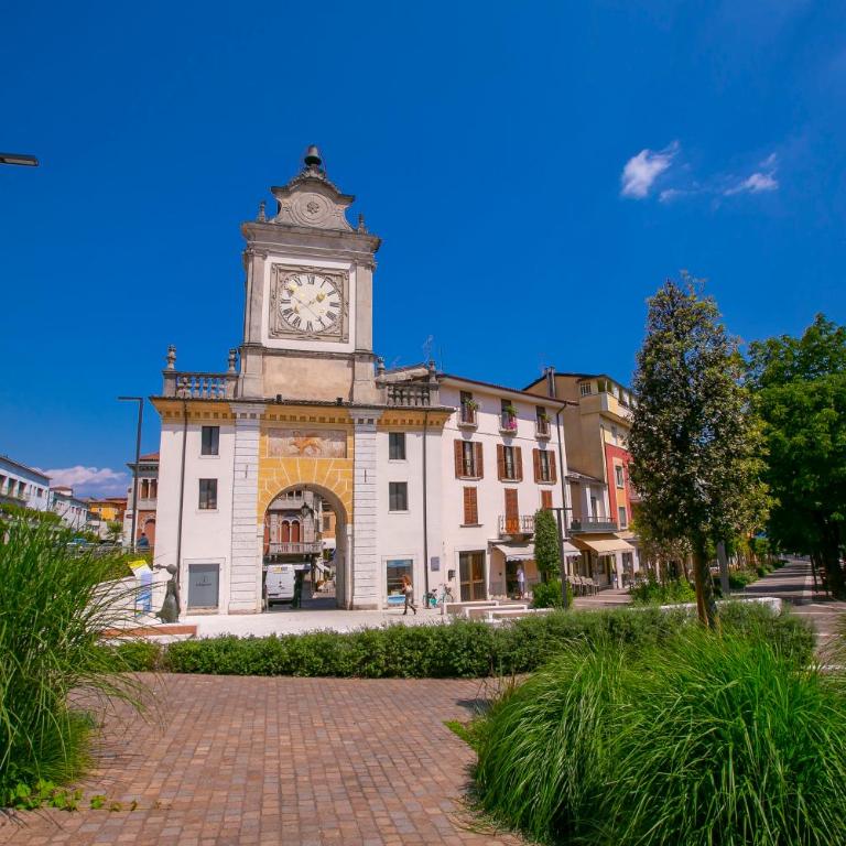 Chic Retreat with Park | Central Salò - Happy Rentals - Appartamento con Balcone - 29