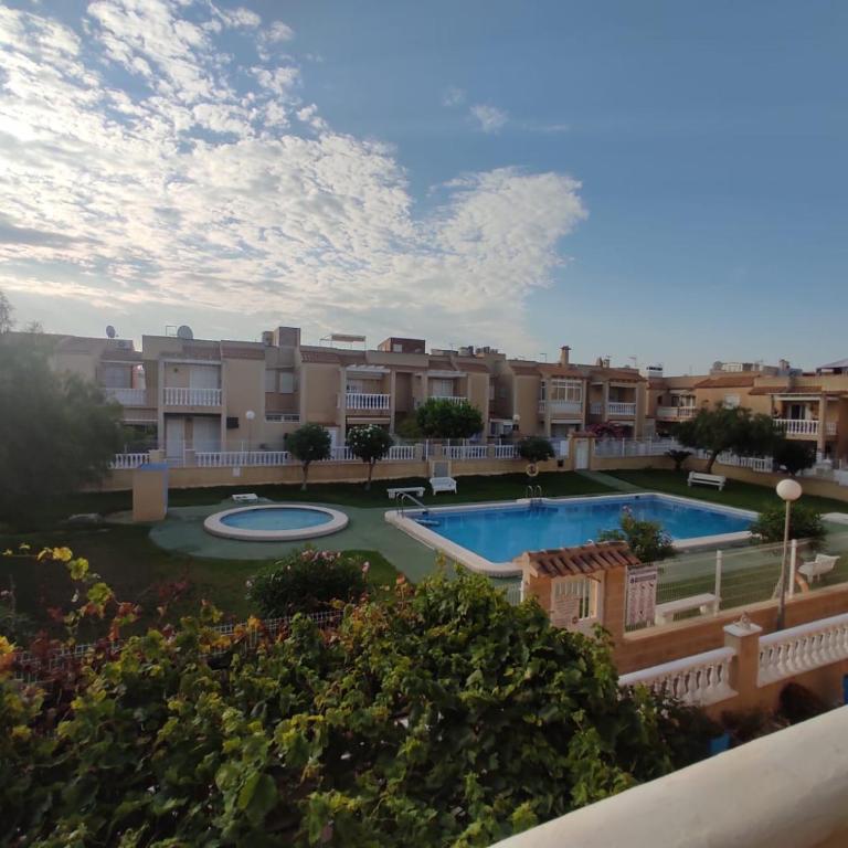 apartamento con piscina y terraza - Apartamento de 3 dormitorios - 1