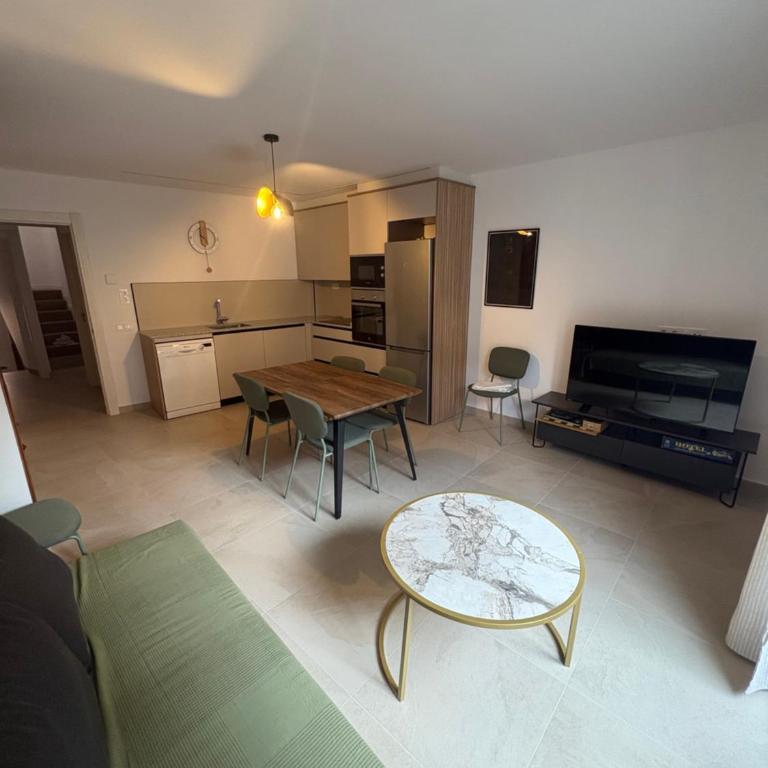 Casa Brillantes - Three-Bedroom Apartment - 9