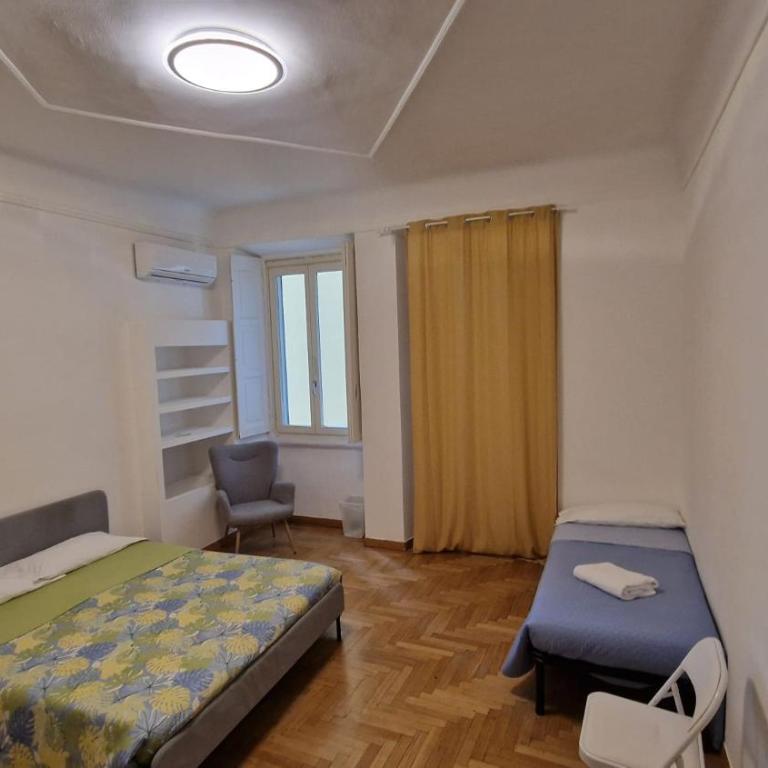Lilly Home - Basic Triple Room with Shared Bathroom - 5