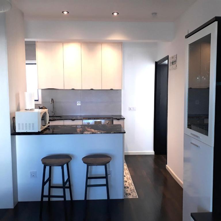 Ático centrico, 50m de la playa, vista al mar y al Peñon, gran terraza, parking, wifi fibra - Apartamento Ático - 17