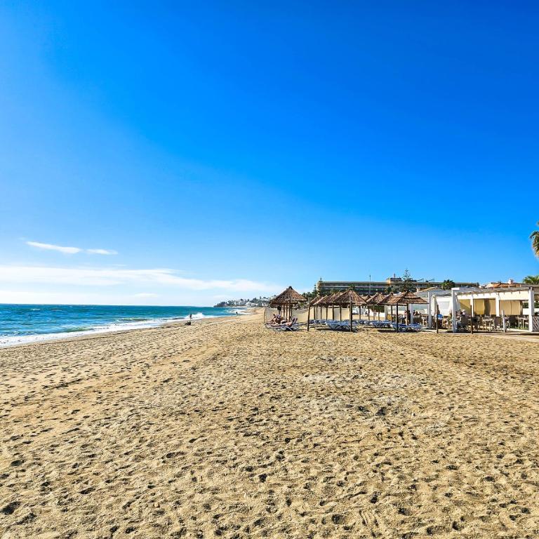 Apartment in centre of La Cala, 200 metres from beach - Apartment - 4