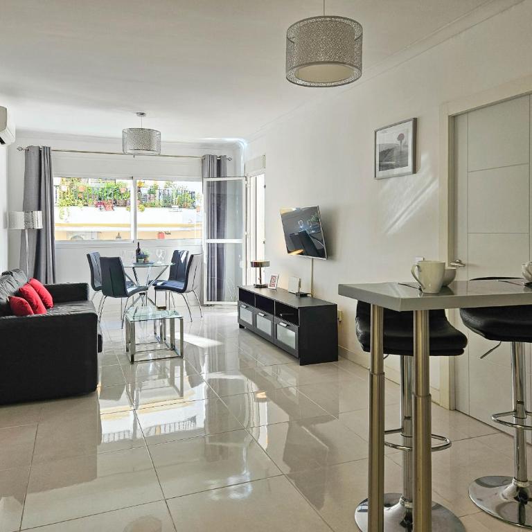 Apartment in centre of La Cala, 200 metres from beach - Apartment - 11