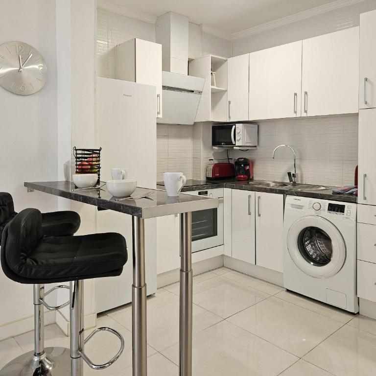 Apartment in centre of La Cala, 200 metres from beach - Apartment - 12