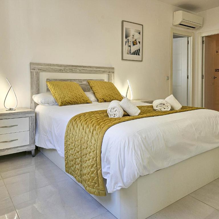 Apartment in centre of La Cala, 200 metres from beach - Apartment - 18