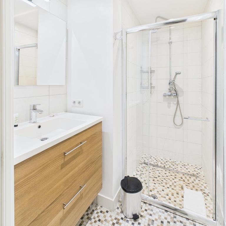 LE MEYNADIER lumineux dans le centre historique, proche des plages et Palais - Appartement 1 Chambre - 22
