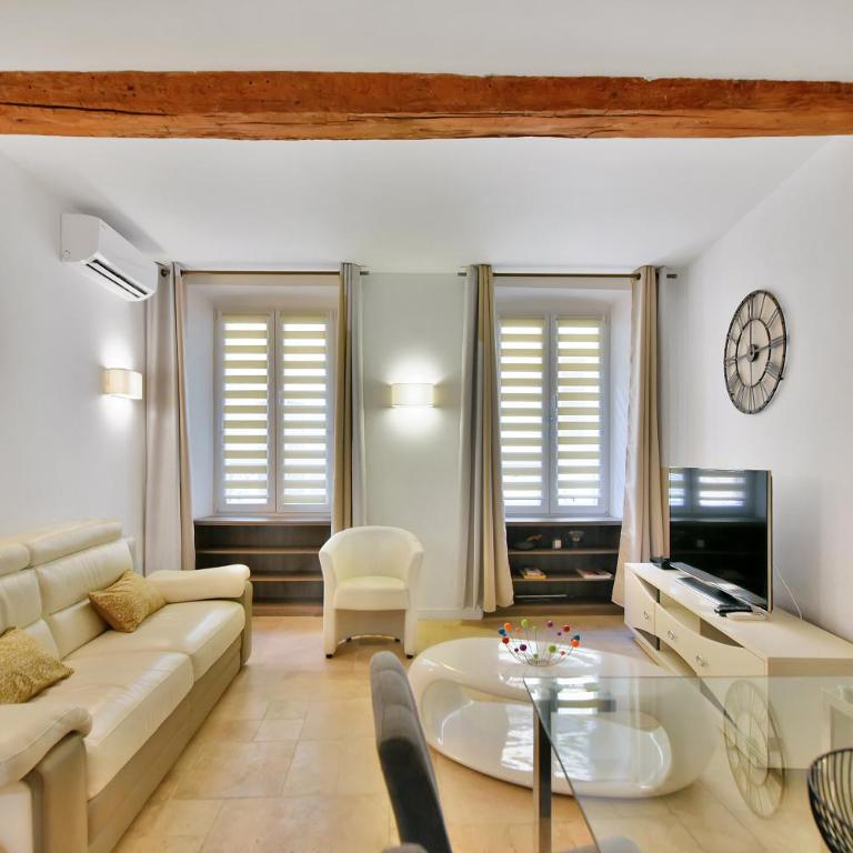 LE MEYNADIER lumineux dans le centre historique, proche des plages et Palais - Appartement 1 Chambre - 18