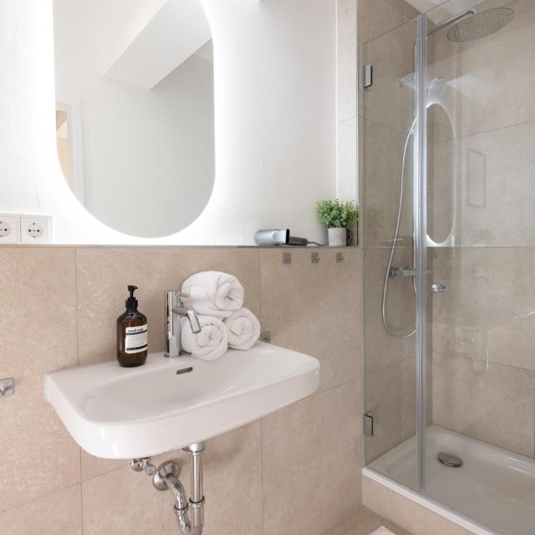 Valemi NEW Premium & Huge, 2Bathroom, SuperCentral, FreeParking, up to 8-16 Guests - Apartment mit 3 Schlafzimmern - 24