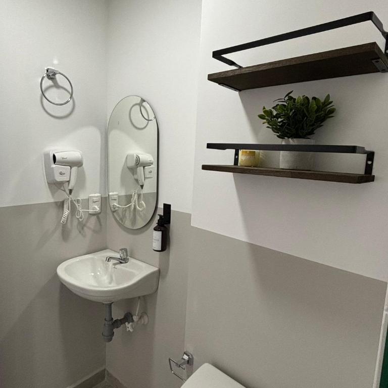 Apartamentos Virginia 34 en Buenos Aires, Medellín - Estudio Doble Deluxe - 1