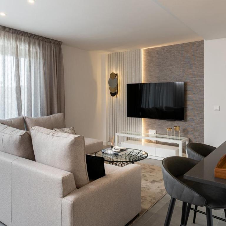Stunning Contemporary 3-Bedroom Corner Apartment in the Idyllic Oasis 325, Estepona - Apartamento - 3