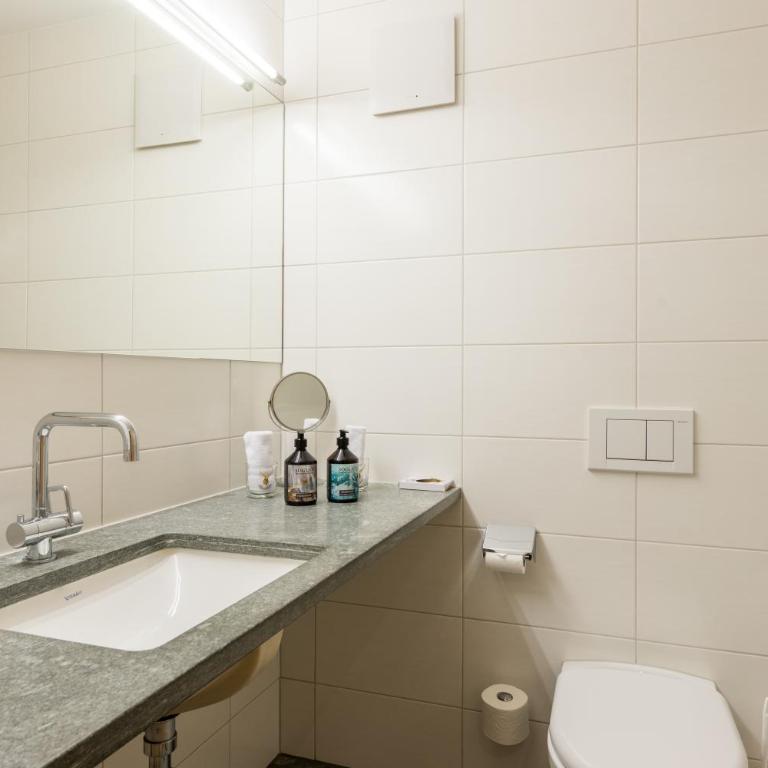 Hotel Chesa Surlej - Classic Doppelzimmer mit Balkon - 10
