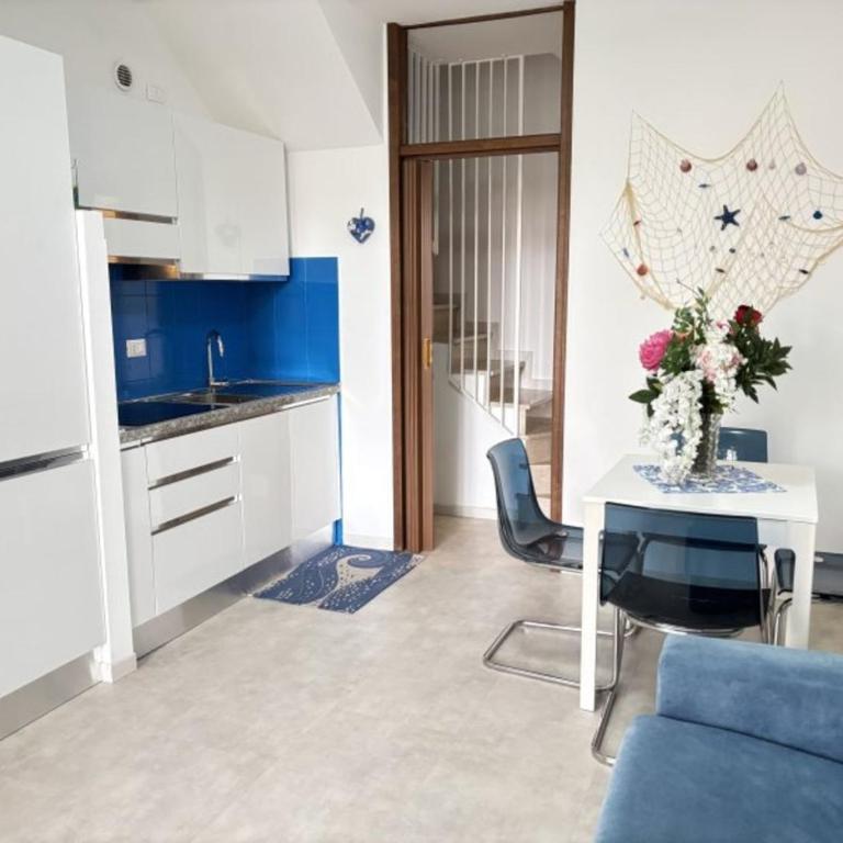 Modern flat near the beach with pool - Appartamento - 8