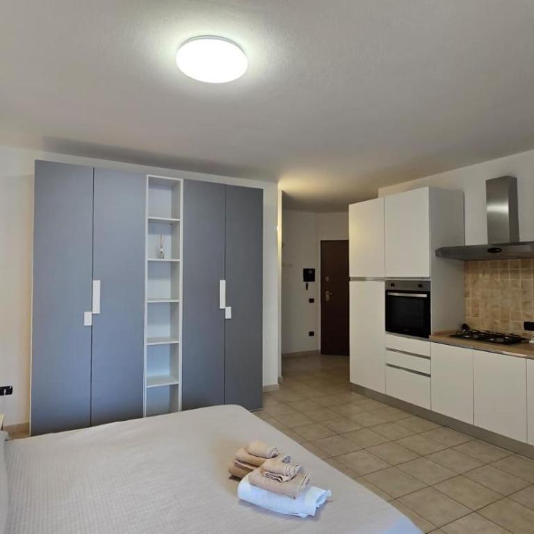 Open space centrale con parcheggio privato coperto - Monolocale con Balcone - 8