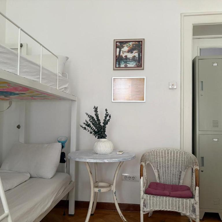 Hostel Beogradjanka - Porodična Soba sa Zajedničkim Kupatilom - 3