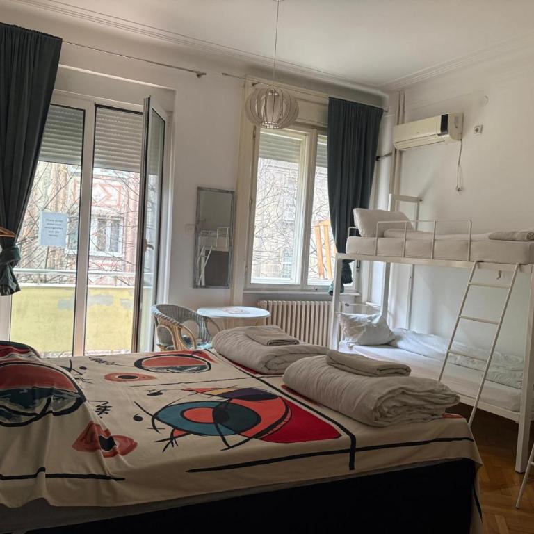Hostel Beogradjanka - Porodična Soba sa Zajedničkim Kupatilom - 5