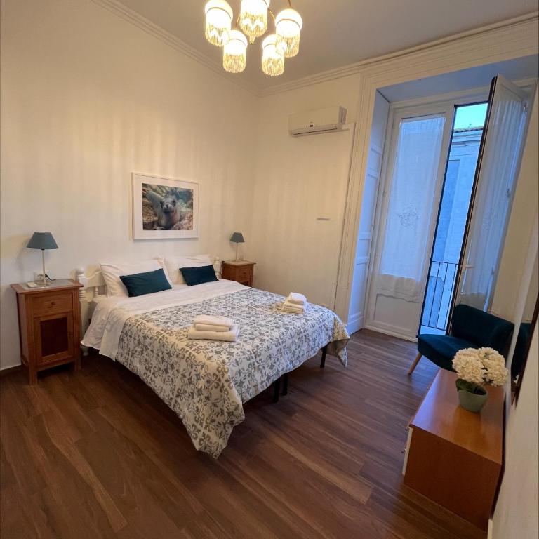 Palace Apartments Central Catania - Appartamento Deluxe con 2 Camere da Letto e Balcone - 55