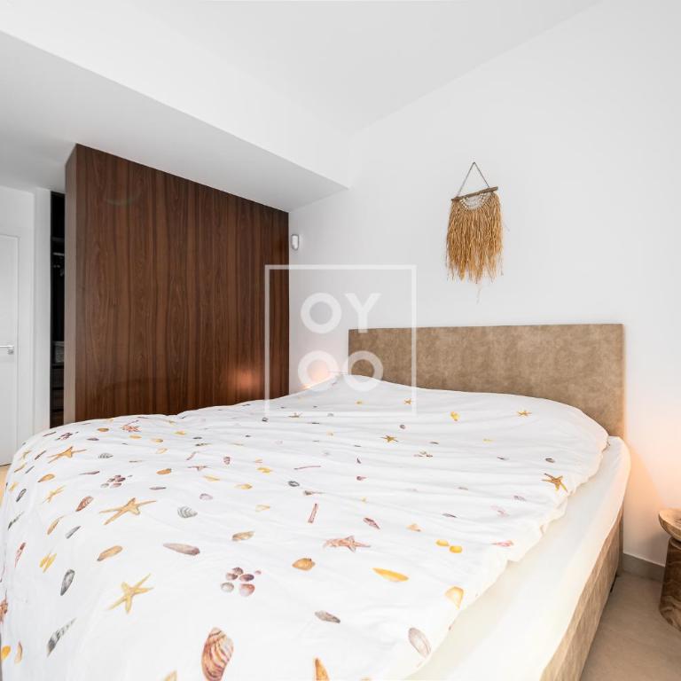 Amalia Garden Groundfloor Retreat, heated pool, near beach and sea, By OYOOSTAYS - Apartamento Deluxe de 2 dormitorios con vistas al jardín - 2