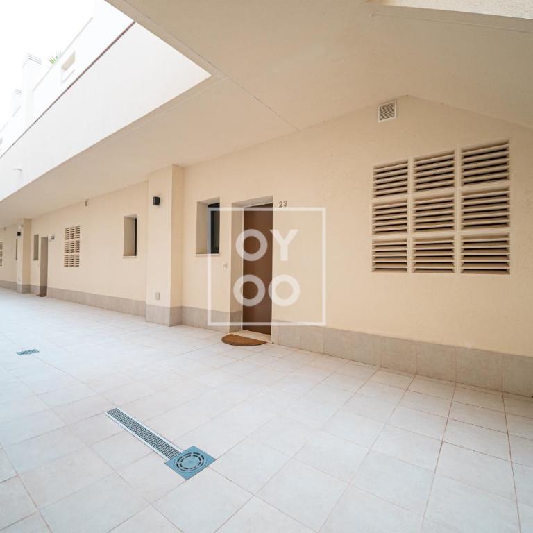 Amalia Garden Groundfloor Retreat, heated pool, near beach and sea, By OYOOSTAYS - Apartamento Deluxe de 2 dormitorios con vistas al jardín - 13