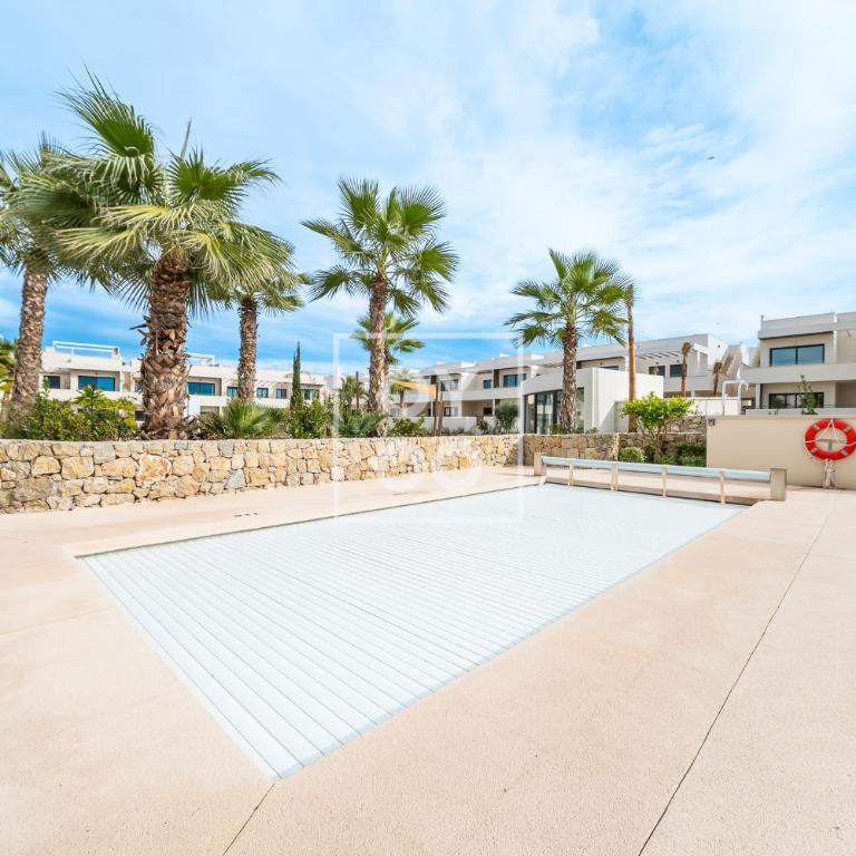 Amalia Garden Groundfloor Retreat, heated pool, near beach and sea, By OYOOSTAYS - Apartamento Deluxe de 2 dormitorios con vistas al jardín - 21