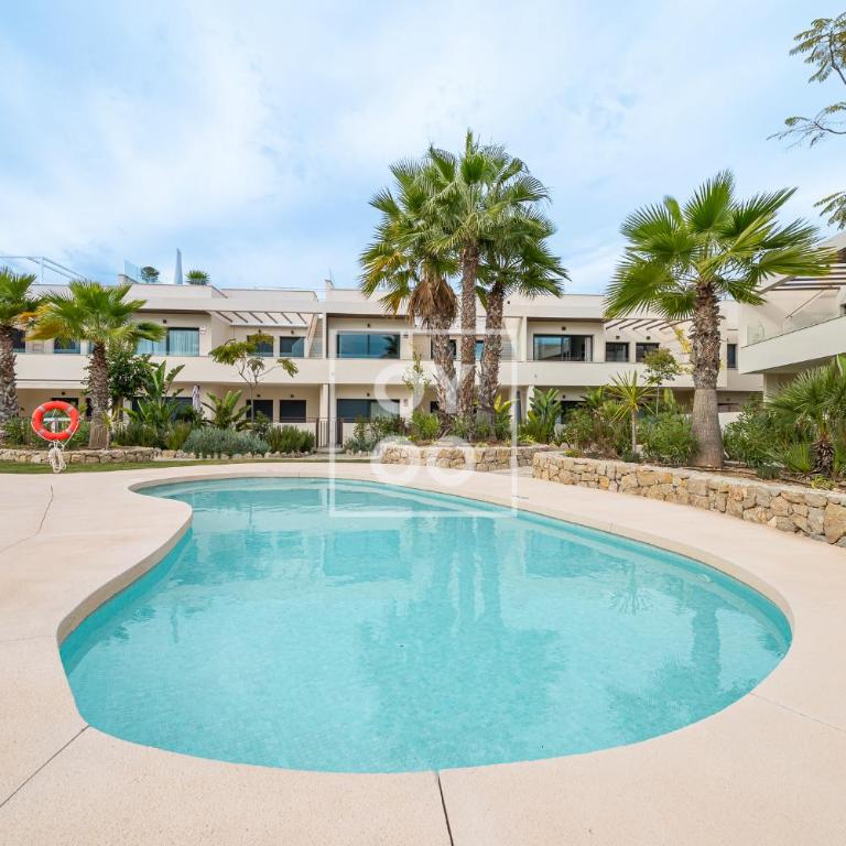 Amalia Garden Groundfloor Retreat, heated pool, near beach and sea, By OYOOSTAYS - Apartamento Deluxe de 2 dormitorios con vistas al jardín - 23