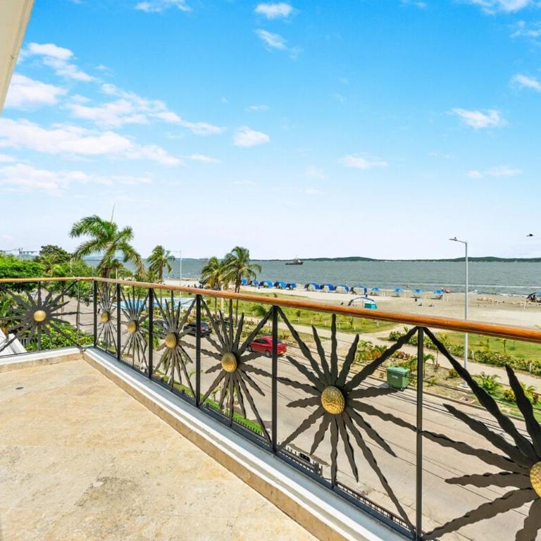 10BR Mansion Beachfront w Pool and Disco - Vacation Home - 3