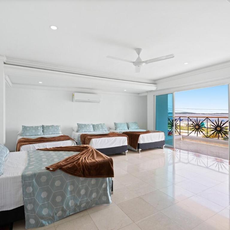 10BR Mansion Beachfront w Pool and Disco - Vacation Home - 11