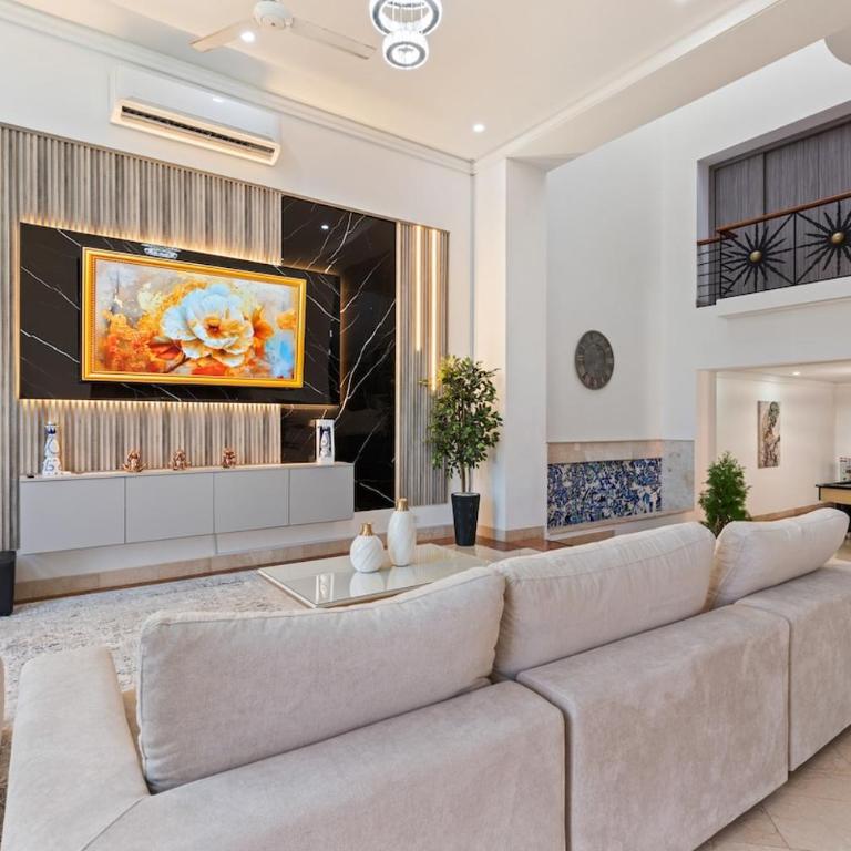 10BR Mansion Beachfront w Pool and Disco - Vacation Home - 13