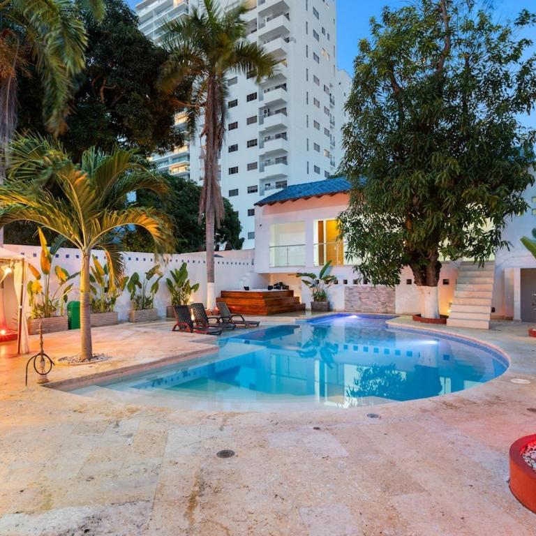 10BR Mansion Beachfront w Pool and Disco - Vacation Home - 19