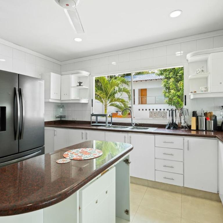 10BR Mansion Beachfront w Pool and Disco - Vacation Home - 23