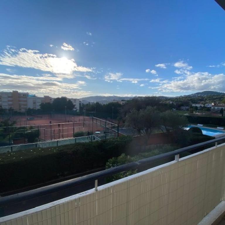Bel appartement avec terrasse, piscine, parking privé et club de tennis, padel en sus - Appartement 1 Chambre - 13