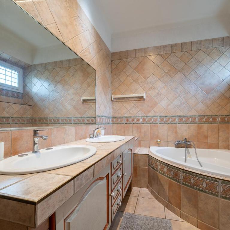 Soleil Provençal - Avec piscine privée - Three-Bedroom House - 7