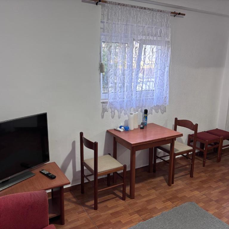 Guest House Garden - Apartman sa Balkonom i Lepim Pogledom - 5
