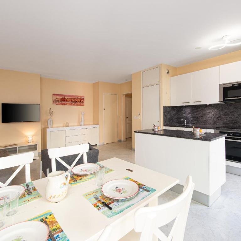 Appartement centre ville près de la plage - Apartamento de 1 dormitorio con balcón - 11