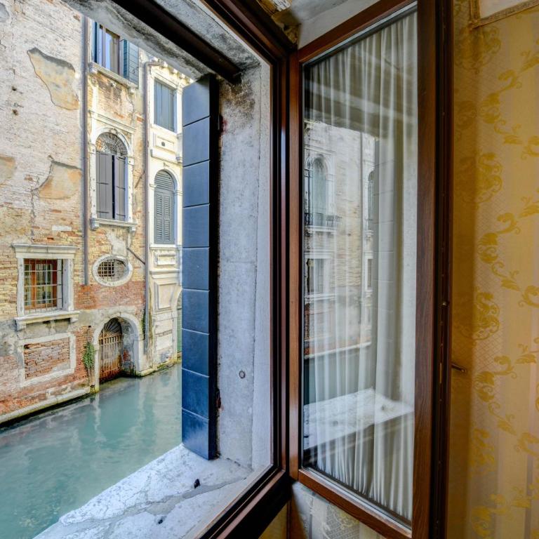 Locanda La Corte - Camera Matrimoniale/Doppia con Letti Singoli con Vista Canale - 3