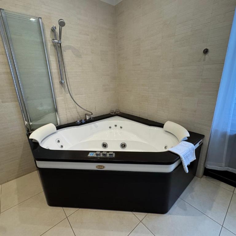 Centro e mare - 2 camere, terrazza e jacuzzi - Two-Bedroom Apartment - 2
