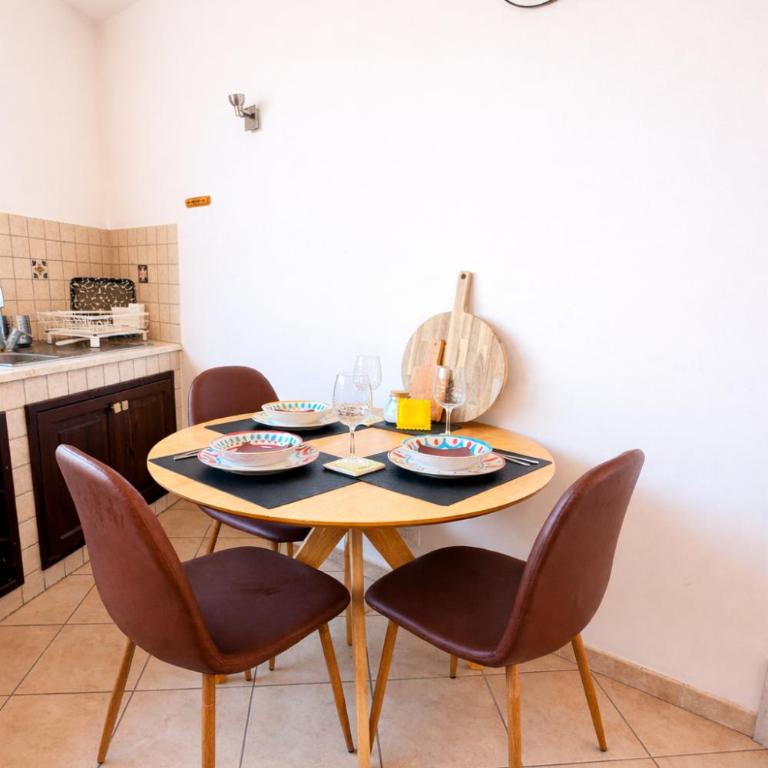 Rooftop Penthouse 3BR Sleeps 6 Historic Catania - Two-Bedroom Apartment - 8