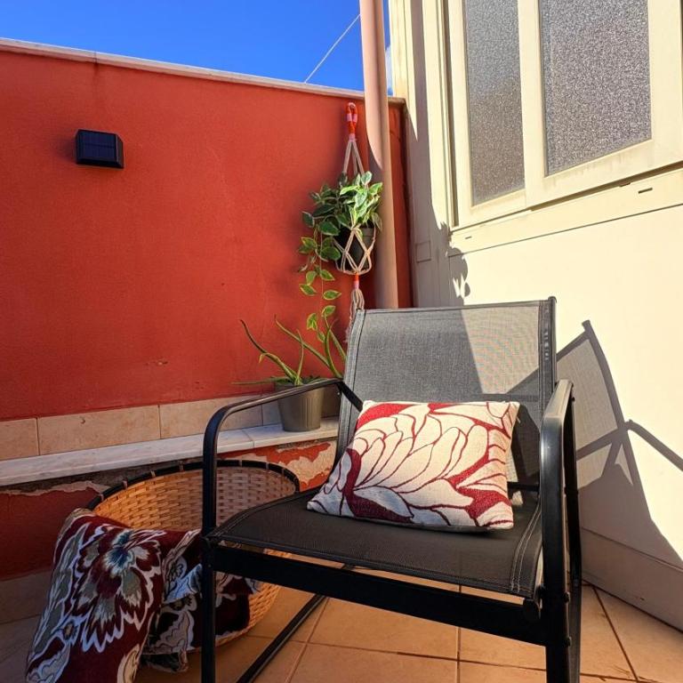 Rooftop Penthouse 3BR Sleeps 6 Historic Catania - Two-Bedroom Apartment - 9