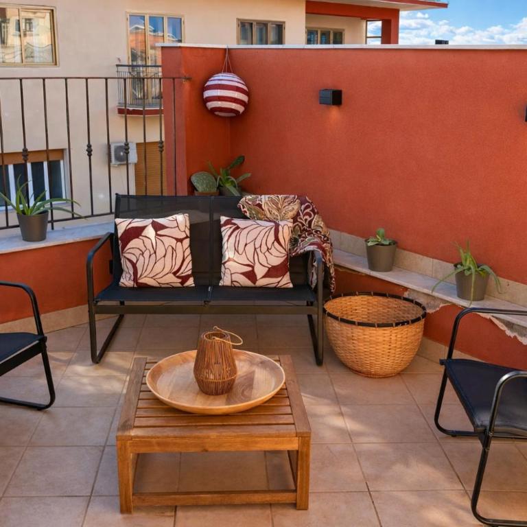 Rooftop Penthouse 3BR Sleeps 6 Historic Catania - Two-Bedroom Apartment - 14