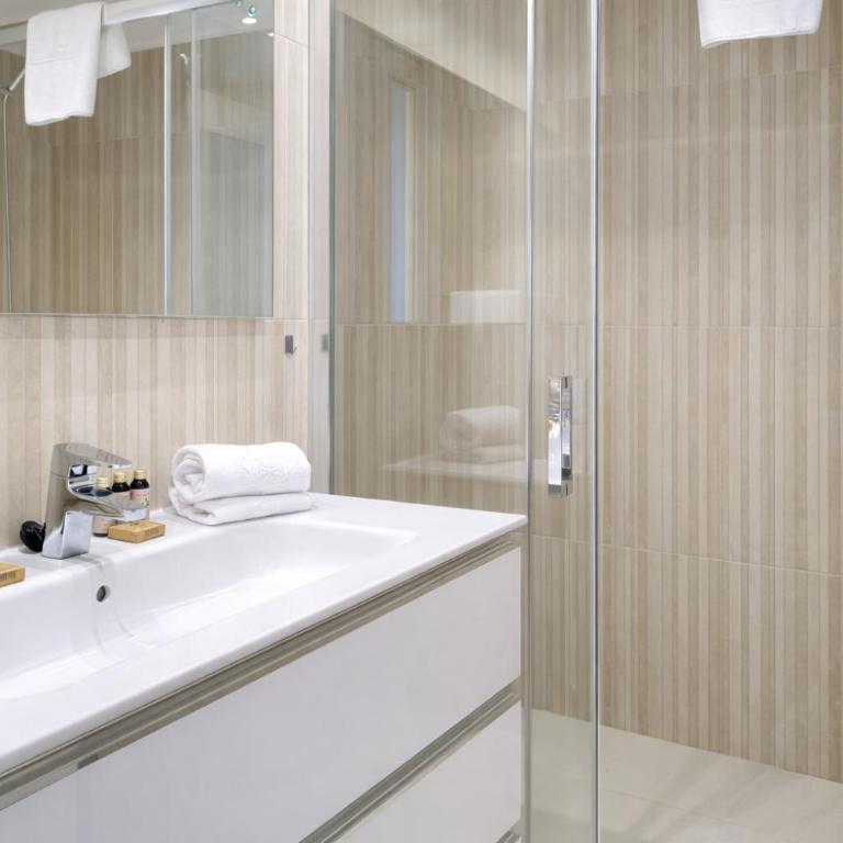 Noctua Puerto Banus 003 - Three-Bedroom Apartment - 10