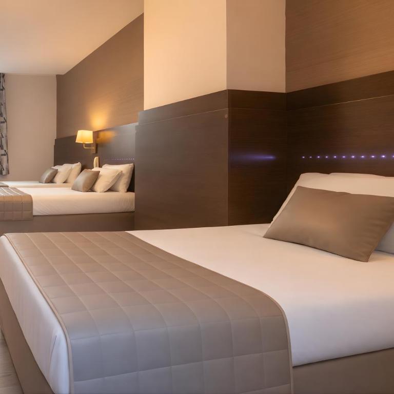 Hôtel Croix des Bretons - Lourdes Pyrénées - Chambre Triple - 3