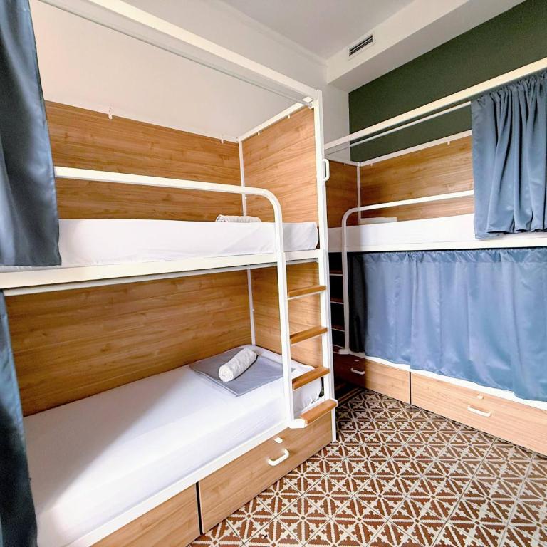Fabrizzio's Petit - Bed in 4-Bed Mixed Dormitory Room with Shared Bathroom - 3