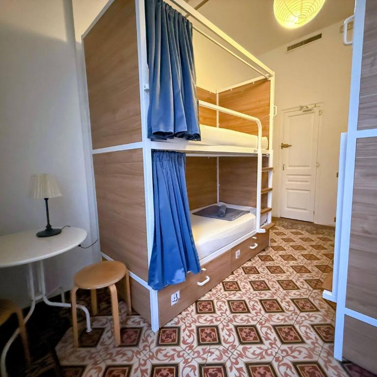 Fabrizzio's Petit - Bed in 4-Bed Mixed Dormitory Room with Shared Bathroom - 9