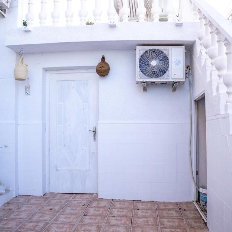 Bungalow and extra independent studio if more than 6 people - Three-Bedroom Home - 19