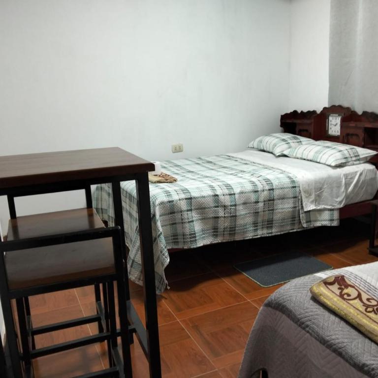 Alojamiento Santo Domingo - Huarmey - Habitación Doble con baño privado - 2 camas - 4