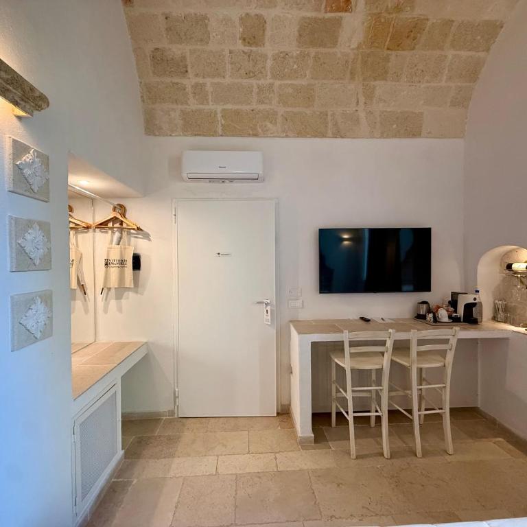 Vittorio Emanuele Charming Suites - Camera Matrimoniale con Bagno Privato - 2