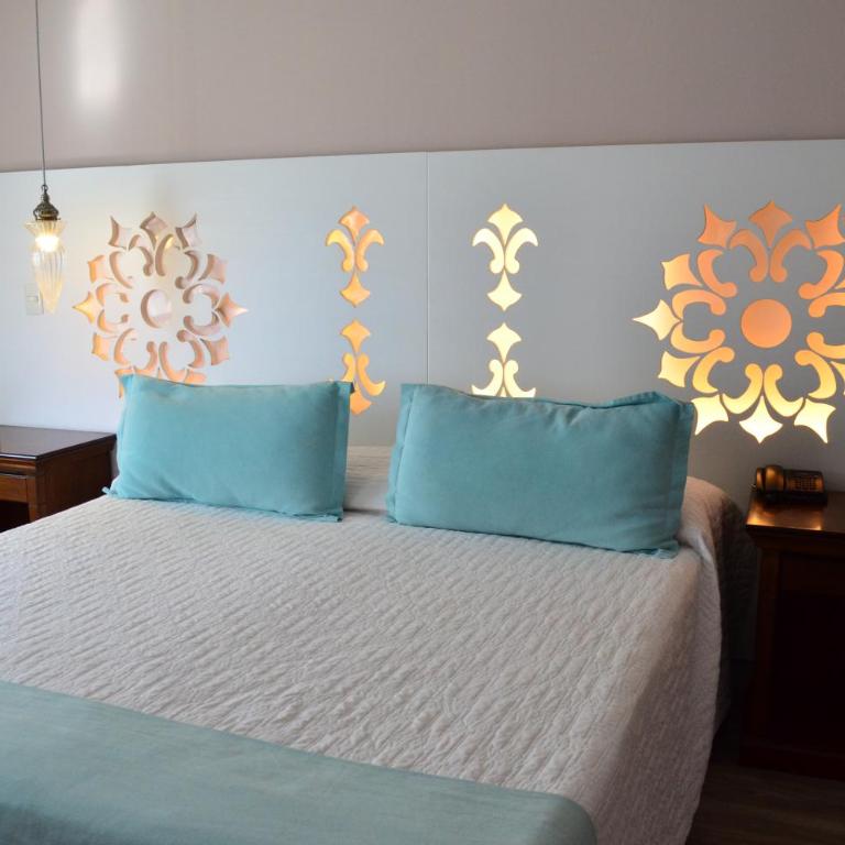 Howard Johnson Pilar Resort Spa & Convention Center - Double Room - 2